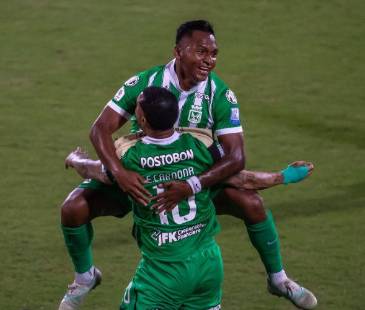 Anoche, los jugadores verdes se reconciliaron con los goles, como Alfredo Morelos y Edwin Cardona que no marcaban hace rato. FOTOS: JUAN ANTONIO SÁNCHEZ
