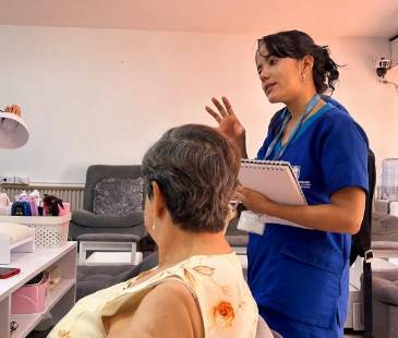Inspección y vigilancia sanitaria en establecimientos de estética y cosmetología. FOTO: ALCALDÍA DE MEDELLÍN
