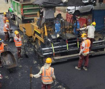 Para arreglar el daño fue necesario hacer una excavación de tres metros de profundidad. FOTO: ALCALDÍA DE MEDELLÍN