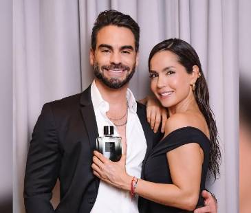 Frederick Oldenburg, presentador venezolano (izq.) y Carmen Villalobos (der). FOTO: @FREDEFUTBOL