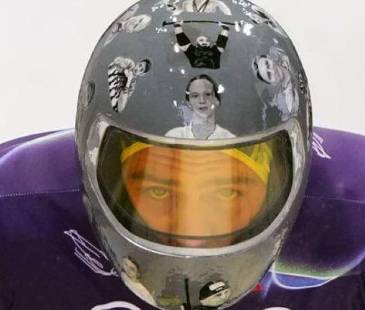 El comité le propuso utilizar una manilla negra y cambiar de casco; el atleta se rehusó. FOTO: X @HERASKEVYCH