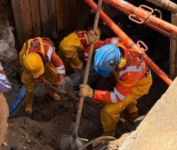 Durante el proceso tienen en cuenta la identificación y localización de redes de energía, gas y alcantarillado. FOTO: ALCALDÍA DE MEDELLÍN