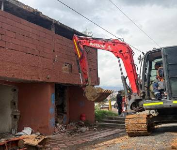 Casa en el Centro de Medellín usada como plaza de vicio fue demolida. FOTO: ALCALDÍA DE MEDELLÍN 