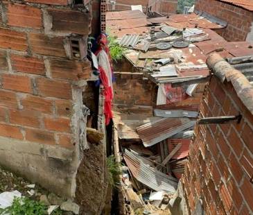 Derrumbe en El Pinal. FOTO: CORTESÍA ALCALDÍA DE MEDELLÍN