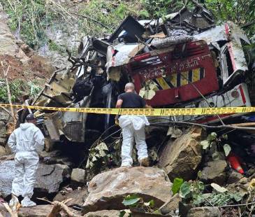 <b><span class="mln_small-caps_mln">En el vehículo viajaban 37 personas. FOTO: MANUEL SALDARRIAGA QUINTERO</span></b>
