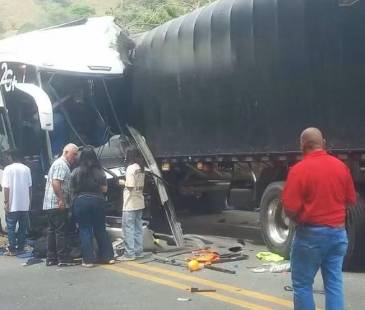 Accidente de bus. FOTO: CORTESÍA DENUNCIAS ANTIOQUIA 