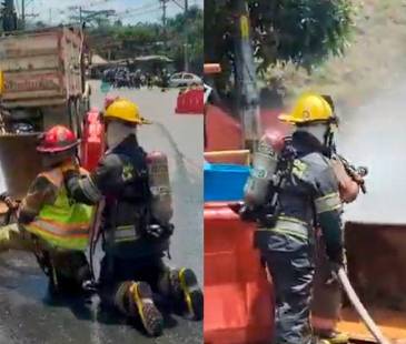 La vía estuvo cerrada durante varias horas mientras atendían la emergencia. FOTOS: BOMBEROS LA ESTRELLA Y EPM