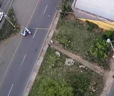 La víctima al parecer intentó cruzar la calle y fue atropellado. FOTO: PRENSA PAISA