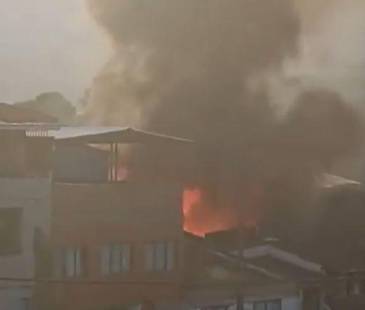 El incendio fue controlado con rapidez y no reportó personas lesionadas. FOTO: CAPTURA DE VIDEO X @RCNMEDELLIN