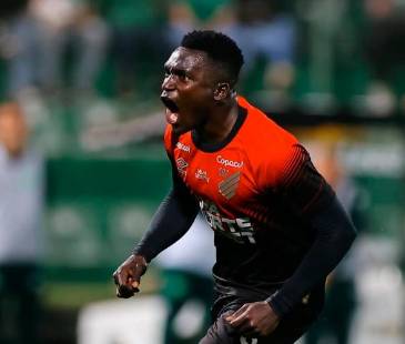 Kevin Viveros en mitad de año salió de Atlético Nacional para Athletico Paranaense. FOTO: INSTAGRAM @kevinviveros9