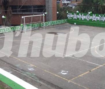 La víctima fatal estaba en las graderías de la cancha polideportiva cuando fue baleada. FOTO: GUILLERMO OSPINA MUÑOZ