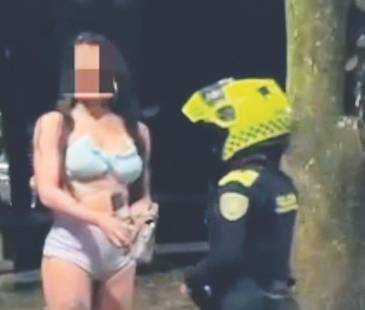 La Policía adelanta controles de registro, pero solo puede decirles a las trabajadoras sexuales que se desplacen a otro lugar. FOTO: CORTESÍA