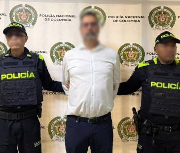 El hombre fue detenido por una orden judicial. FOTO: POLICÍA METROPOLITANA