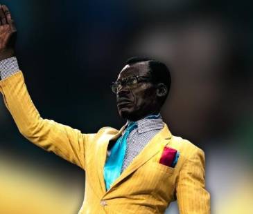 Él es Michel Kuka Mboladinga, más conocido como Lumumba Vea entre la afición de República Democrática del Congo. FOTO: TOMADA DE INSTAGRAM LUMUMBAVEAOFFICIEL