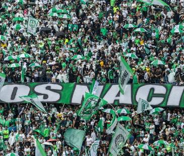 Los jugadores verdes tuvieron este domingo, 7 de junio, su último entrenamiento previo a la final con la compañía y apoyo de su hinchada en el Atanasio. FOTO: CAMILO SUÁREZ