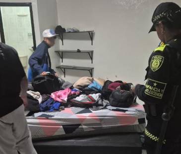 En esta habitación de hotel fue donde los policía de Infancia y Adolescencia encontraron a los menores de edad. FOTO: POLICÍA METROPOLITANA