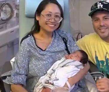 Así quedó la familia completa con la llegada inesperada del bebé. FOTO: TOMADA DE TELEMUNDO 52
