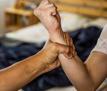 Violencia hacia una mujer. FOTO ILUSTRATIVA: CARLOS VELÁSQUEZ