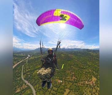 Con 14 años de experiencia, Juliana es una de las mejores parapentistas de Colombia. Es licenciada e invita a que otras mujeres se animen a practicar. FOTO: CORTESÍA