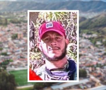 Él era alias Leito, quien habría fallecido tras explosión de minas en zona rural de Amalfi. FOTO: ALCALDÍA DE AMALFI (FONDO) Y CORTESÍA ANDRÉS JULIÁN RENDÓN (DETALLE)