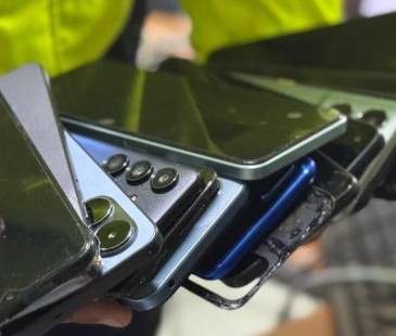 En uno de los locales se halló una bodega clandestina de celulares robados. FOTO: CORTESÍA POLICÍA METROPOLITANA