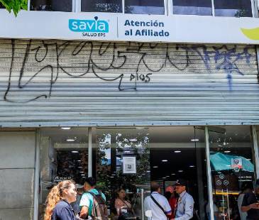 Fachada de Savia Salud en el Centro de Medellín. FOTO: ARCHIVO - CAMILO SUÁREZ