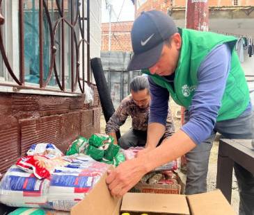 Las personas llevan el reciclaje y los pueden intercambiar por productos de la canasta familiar. FOTO: ALCALDÍA DE LA ESTRELLA 