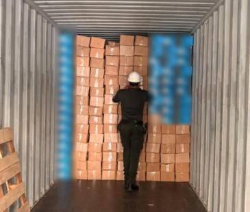 La droga fue encontrada en un contenedor que iba a salir del país. FOTO: POLICÍA NACIONAL