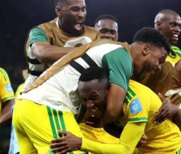 Jugadores sudafricanos celebrando su victoria. FOTO: INSTAGRAM SOUTH AFRICAN FOOTBALL ASSOCIATION