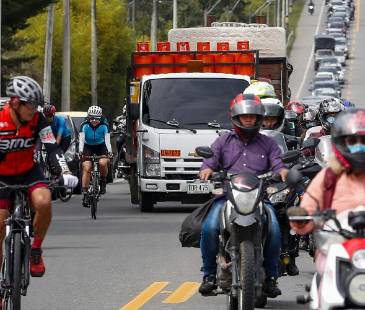 <span class="mln_uppercase_mln">Vía</span><b><span class="mln_uppercase_mln"> al Aeropuerto. FOTO: MANUEL SALDARRIAGA</span></b>