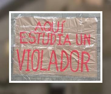 Con este letrero fue denunciado el caso en la universidad Luis Amigó. FOTO: CORTESÍA