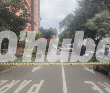 En el lugar de los hechos quedó parqueada la moto en que se movilizaban los presuntos ladrones. <b><span class="mln_small-caps_mln">/FOTO: ANDRÉS GARCÍA</span></b>
