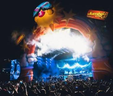 <span class="mln_uppercase_mln">Como</span><b><span class="mln_uppercase_mln"> respuesta, dos de los artistas que no alcanzaron a presentarse hicieron un show gratuito en la Comuna 13. FOTO: INSTAGRAM @LASOLARFESTIVAL</span></b>