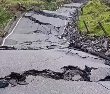 Así está la Transversal del Carare en el municipio de Vélez, departamento de Santander. <b><span class="mln_small-caps_mln">/FOTO: CAPTURA DE VIDEO IVÁN MORA</span></b>