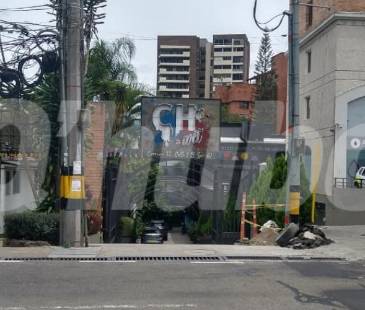En este edificio de El Poblado encontraron sin vida al extranjero. FOTO: GUILLERMO LEÓN OSPINA MUÑOZ