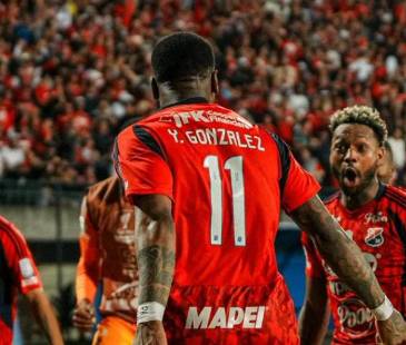 Celebración jugadores del DIM por gol de Yony González (N.° 11). FOTO: COLPRENSA