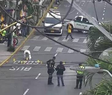Inspección de organismos encargados en el lugar de la balacera. FOTO: CORTESÍA SECRETARÍA DE SEGURIDAD ENVIGADO