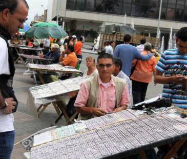 Loterías y chances en Medellín. <b><span class="mln_small-caps_mln">/ FOTO: JULIO HERRERA</span></b>