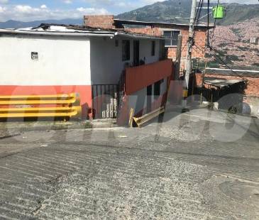 En este lugar del barrio Popular 2 encontraron el cadáver de un hombre. FOTO: LAURA ROSA JIMÉNEZ VALENCIA