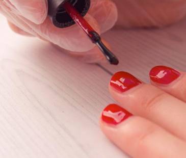 Los esmaltes fueron retirados por tener componentes peligrosos para la salud. FOTO: CANVA