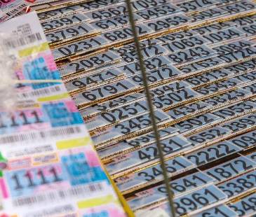 Venta de loterías en Medellín. FOTO: CAMILO SUÁREZ