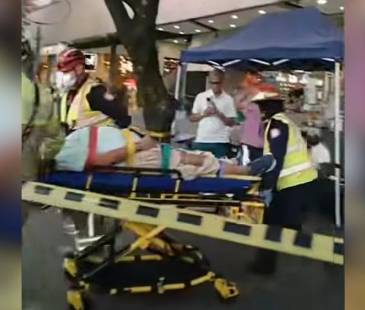 Traslado de la víctima a centro asistencial. FOTO: CAPTURA DE VIDEO FACEBOOK PRENSA PAISA