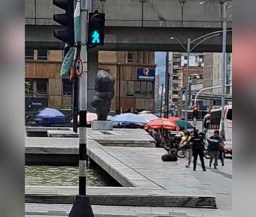 Este fue el paquete sospechoso abandona en pleno parque Berrío. FOTO: CORTESÍA