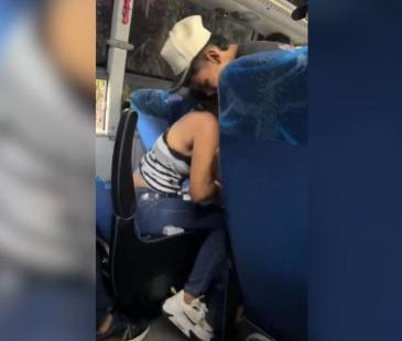 El pequeño fue auxiliado por su madre y otros pasajeros del bus, pero falleció días después. FOTO: CORTESÍA DENUNCIAS ANTIOQUIA 