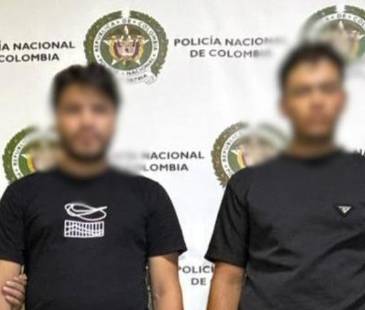 Captura de Sebastián Sánchez y Jhon Esneider Muñoz, vinculados a cinco hurtos en Medellín. FOTO: POLICÍA METROPOLITANA VALLE DE ABURRÁ 