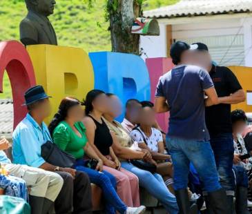 Las familias están en el casco urbano de Briceño recibiendo acompañamiento de las autoridades. FOTO: ARCHHIVO - CAMILO SUÁREZ