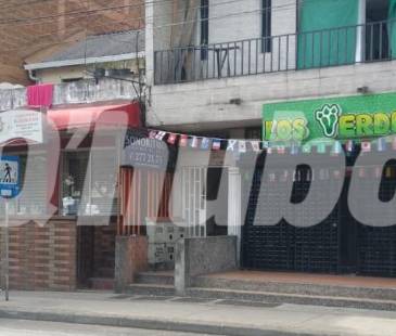 Jason Meyer Rodríguez Villegas fue asesinado en las escaleras internas de este edificio de apartamento. FOTO: GUILLERMO OSPINA