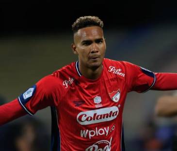 Diego Moreno entró y le salvó la noche al Medellín con un gol que le rescató un triunfo que se veía lejos por lo mostrado en los 90 minutos. FOTO: CAMILO SUÁREZ
