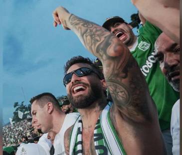 Maluma cantó desde la tribuna Sur del Atanasio. FOTO: CORTESÍA NACIONAL