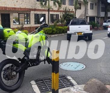 Unidades de la Policía llegaron para atender el caso. FOTO: ALEJANDRA MORALES